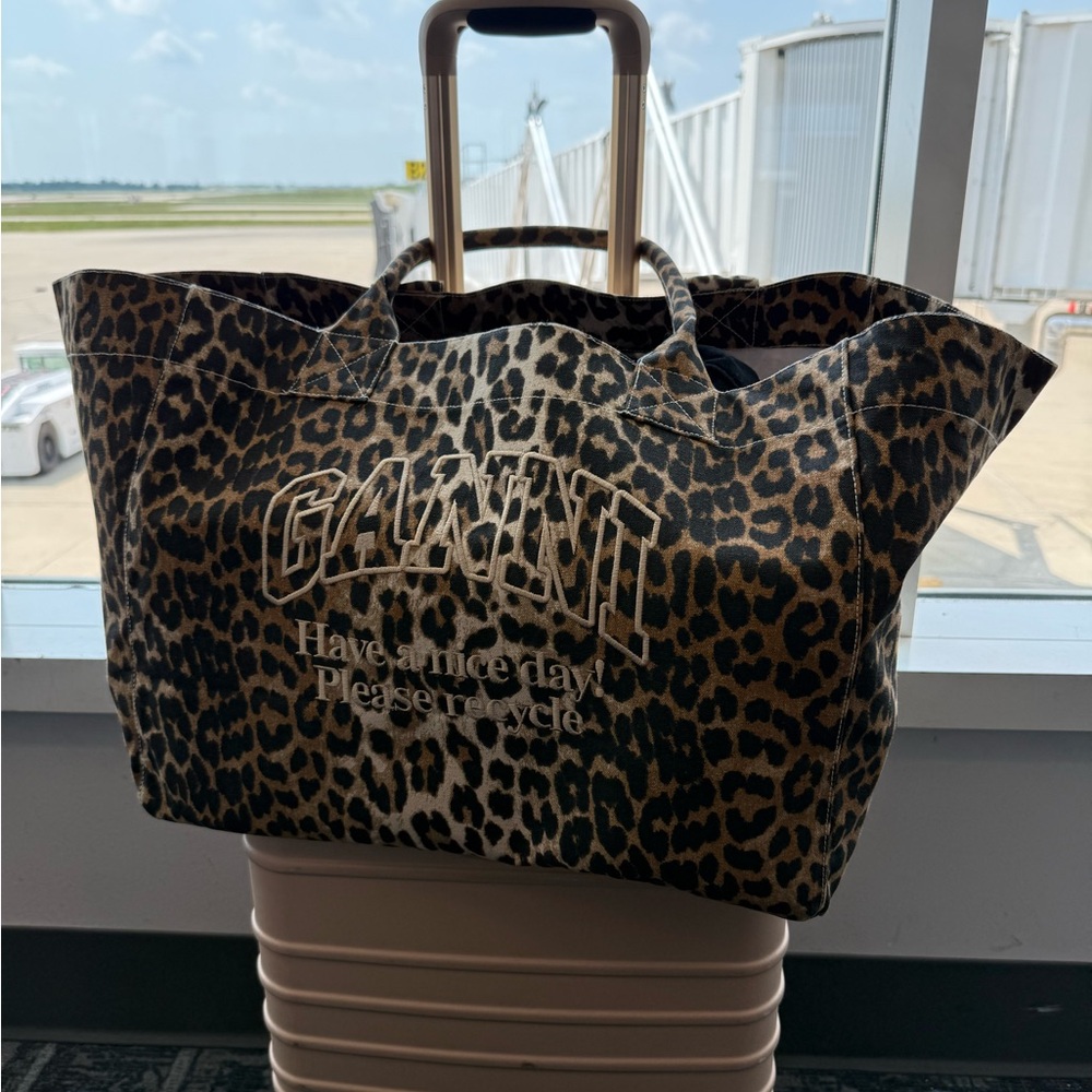 Ganni Mixed Leopard XXL Tote - Picture 4 of 4